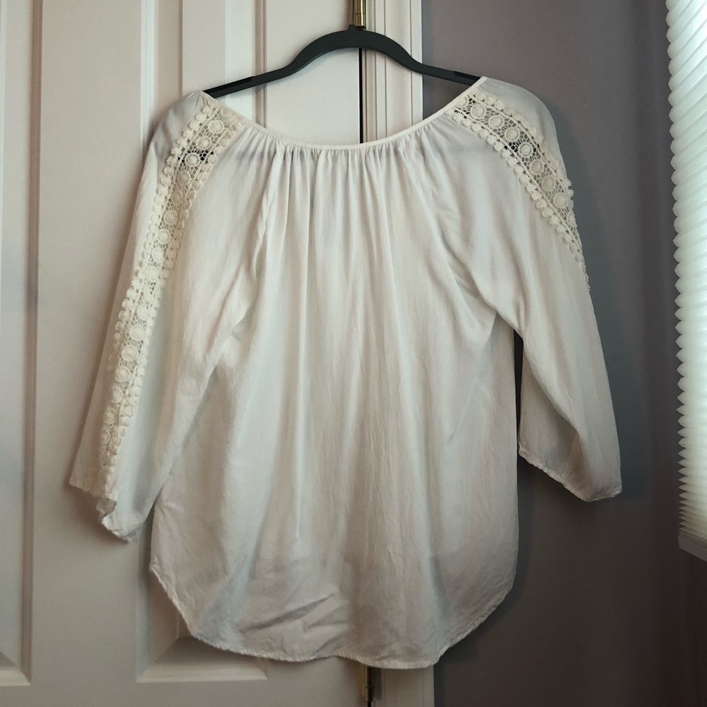 White pattern blouse - Picture 2 of 2